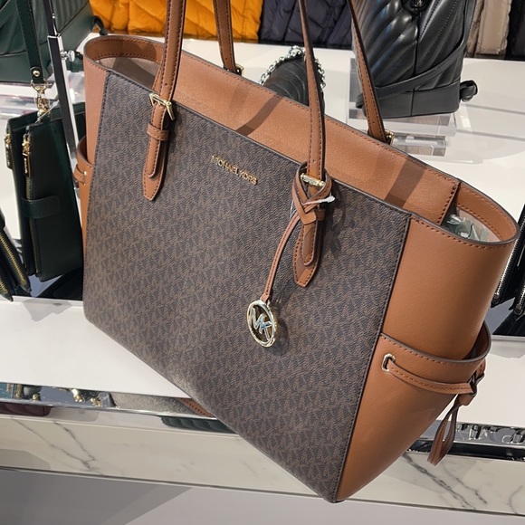 Michael Kors Gilly Travel Large Drawstring Tote - Picture 11 of 16